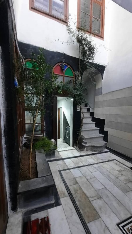 السلام عليكم  للإيجار. او للبيع. .بيت عربي اثري..  5 . غرف   - صورة 14